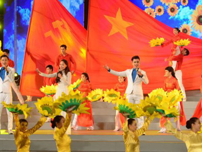 Văn nghệ sĩ học nghề